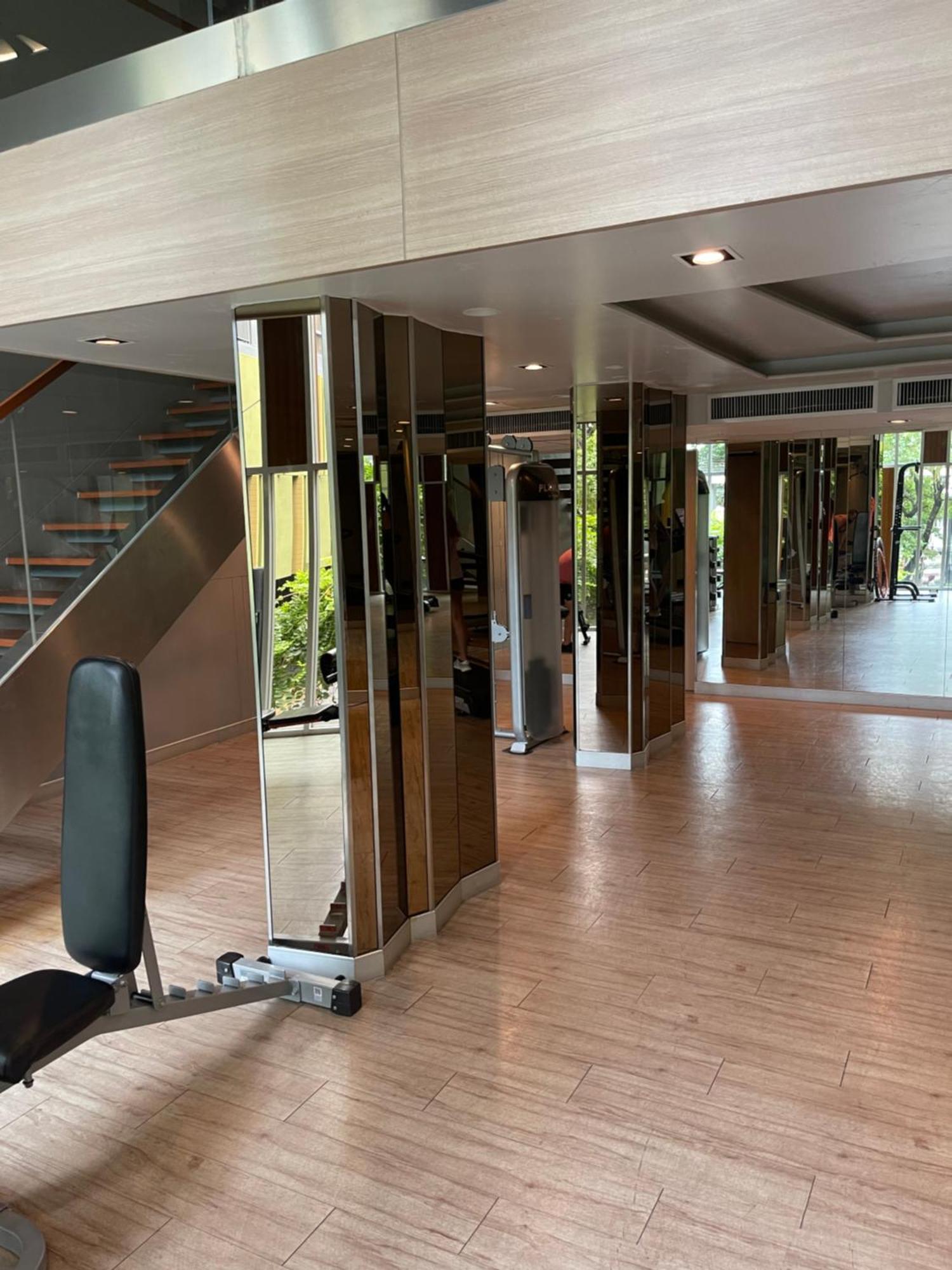 Welcome To Warm Here Have Gym Saona Netflix Bangkok